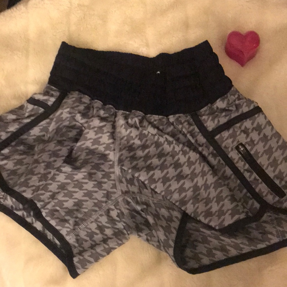 Lululemon Giant Houndstooth Trackers 4